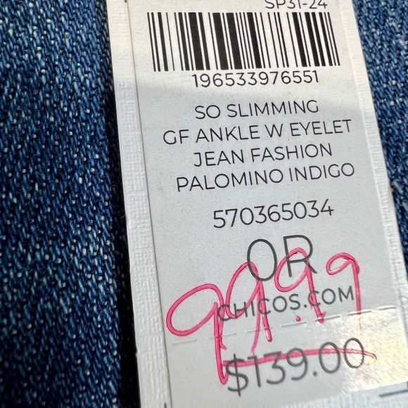 Chico’s Jeans Size 4 0 So Slimming Girlfriend Ankle Eyelet Hem Skinny slim New - Picture 6 of 10